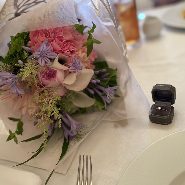 【トリニティ(Trinity)の口コミ】 指輪の形は夫婦共にストレートでなく、S字もしくはV字がいいと考えていた…