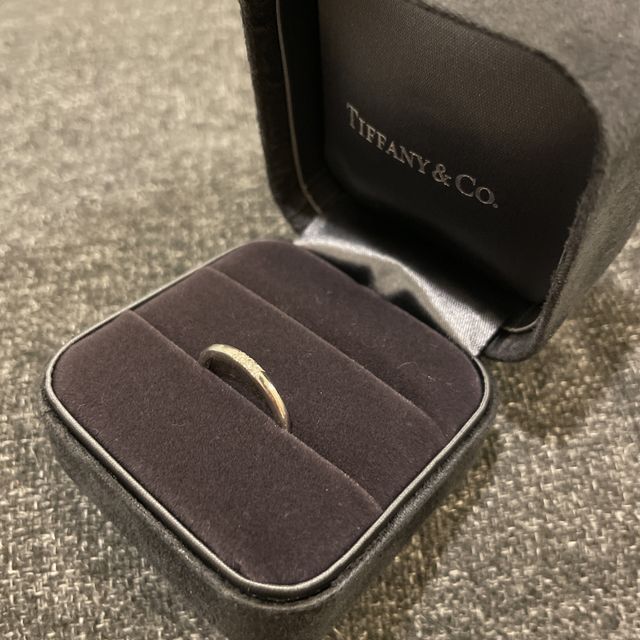 【ティファニー(Tiffany & Co.)の口コミ】 手の骨格に合う、シンプルで細身のデザインのものを探していました。
こち…
