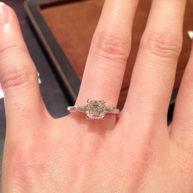 【グラフ(GRAFF)の口コミ】 ダイヤモンドのカットがとっても綺麗でした！
さすが、２１世紀のキングオ…