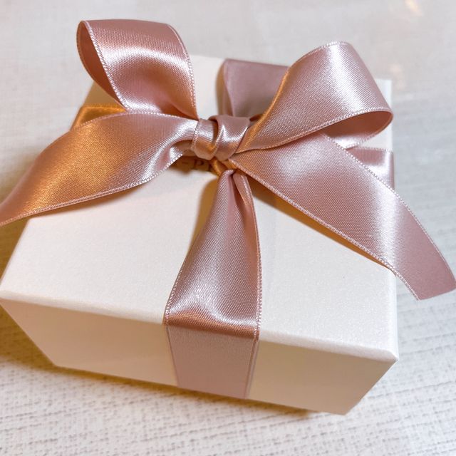 【アイプリモ(I-PRIMO)の口コミ】 フォルトゥーナ結婚指輪、特別なデザインで、自分肌色が黄色ですのでピン…