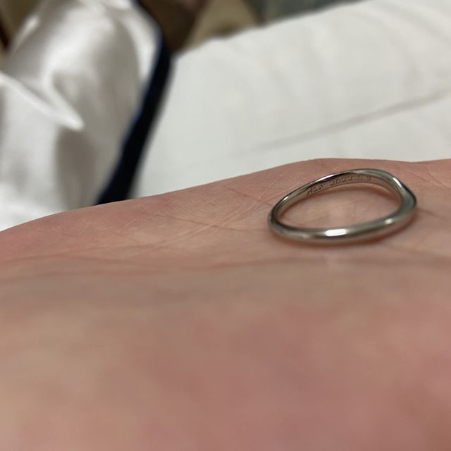 【ケイウノ ブライダル(K.UNO BRIDAL)の口コミ】 デザイン、価格がとてもよかったです。
比較的シンプルなデザインの指輪に…