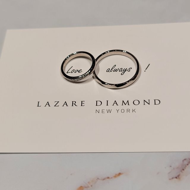 【ラザール ダイヤモンド(LAZARE DIAMOND)の口コミ】 右上がり斜めにダイヤが入っているデザインで探しており、好みどんぴしゃ…