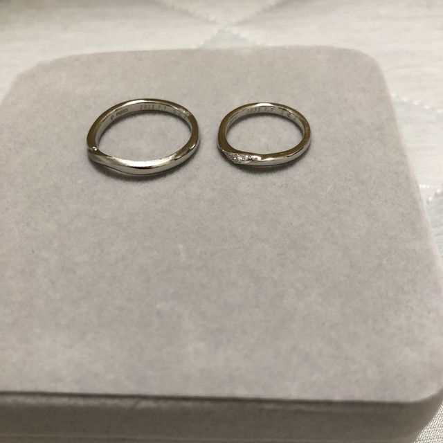 【アイプリモ(I-PRIMO)の口コミ】 デザインがかわいくて、お気に入りです。ウェーブがあるので指が長く見え…