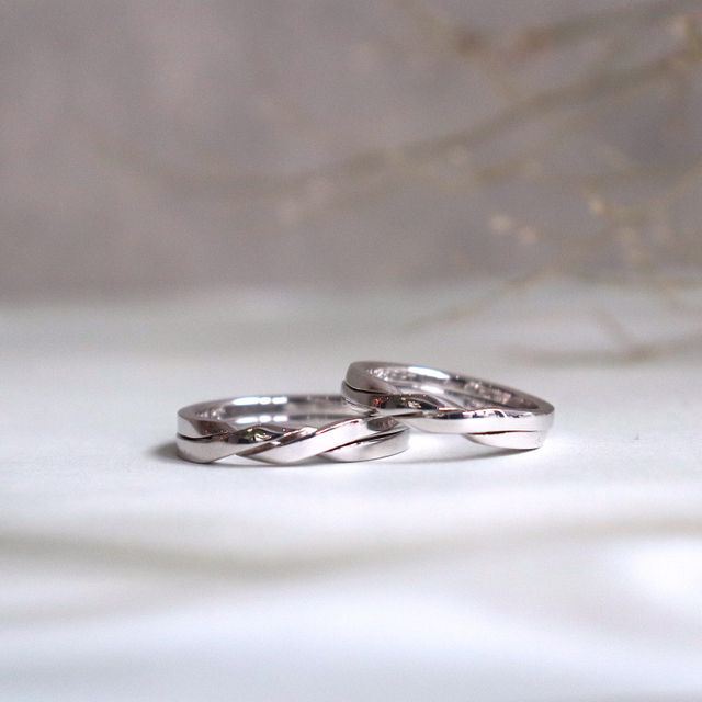 【鶴(mikoto)の口コミ】 シンプル且つデザイン性が高いところが指輪の決め手です！仕事もプライベ…