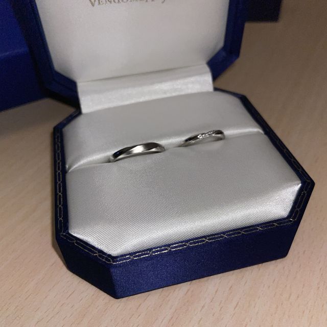 【ヴァンドーム青山(VENDOME AOYAMA)の口コミ】 ねじったデザインで華奢なもの、ダイヤが埋め込まれている形で入っている…