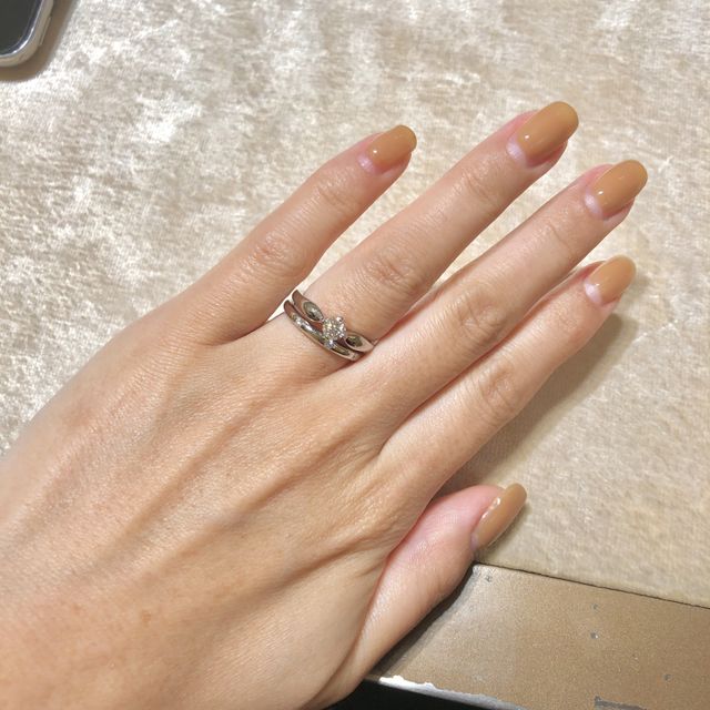 【ブルガリ(BVLGARI)の口コミ】 シンプルですが、中央のダイヤが際立つように見える洗練されたデザインで…