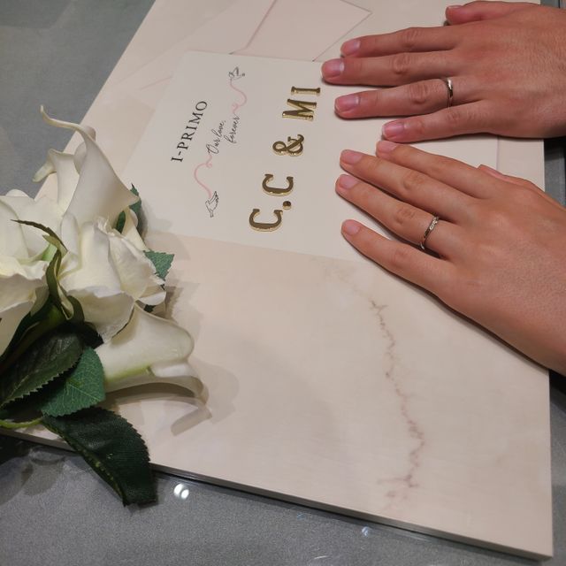 【アイプリモ(I-PRIMO)の口コミ】 二人は一緒に選ぶに行った、男のほうのデザインもきれいです。婚約指輪を…