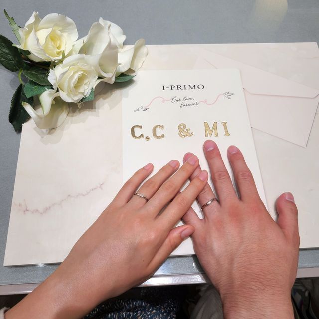 【アイプリモ(I-PRIMO)の口コミ】 二人は一緒に選ぶに行った、男のほうのデザインもきれいです。婚約指輪を…