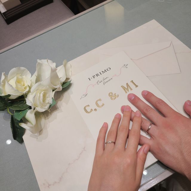 【アイプリモ(I-PRIMO)の口コミ】 二人は一緒に選ぶに行った、男のほうのデザインもきれいです。婚約指輪を…