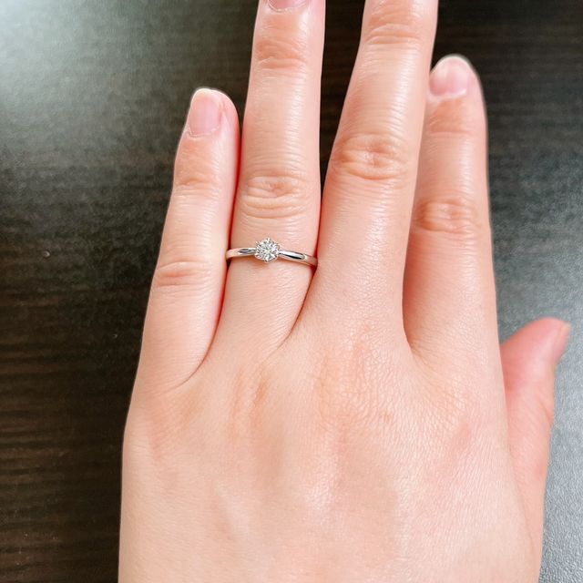 【アイプリモ(I-PRIMO)の口コミ】 指輪のデザインがただのストレートタイプのリングではなく、若干の曲線で…
