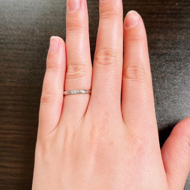 【アイプリモ(I-PRIMO)の口コミ】 私が探していたリングそのもので、ストレートの台座に斜めでダイヤがあし…