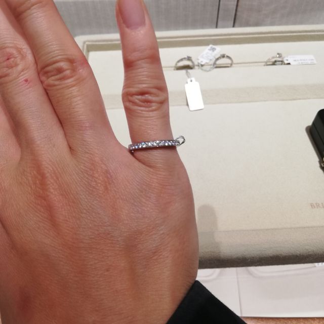 【和光ブライダルブティックギンザの口コミ】 毎日つけるものなので、キラキラして気分があがるものにしました。ハーフ…