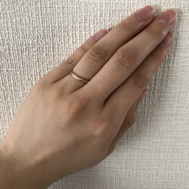 【アイプリモ(I-PRIMO)の口コミ】 シンプルで日常使いしやすいデザインですが、斜めのラインが入っていたり…