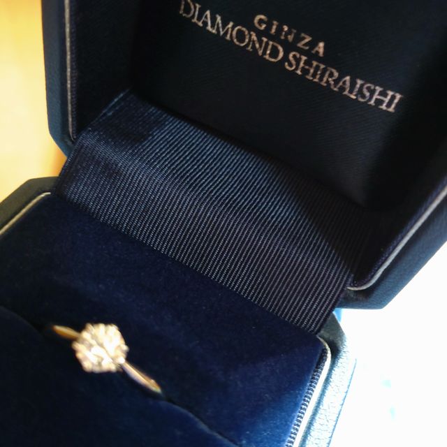 【銀座ダイヤモンドシライシの口コミ】 ダイヤが引き立つリングのデザインの美しさ、つけ心地がとても良かったか…