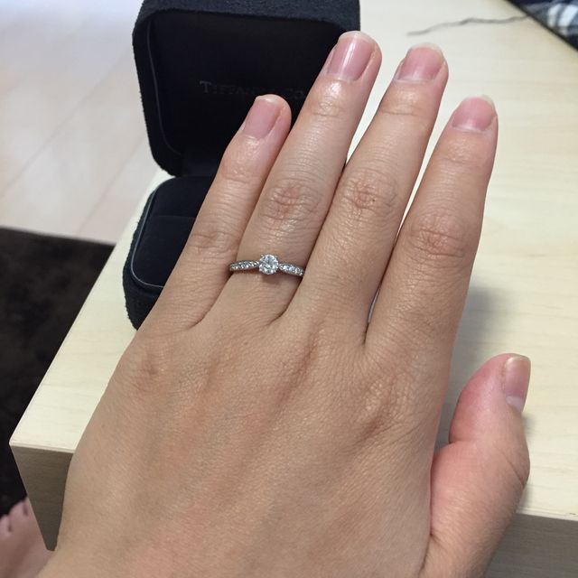 【ティファニー(Tiffany & Co.)の口コミ】 普段指輪を付けないので、シンプルなものにしようと思っていました。色ん…