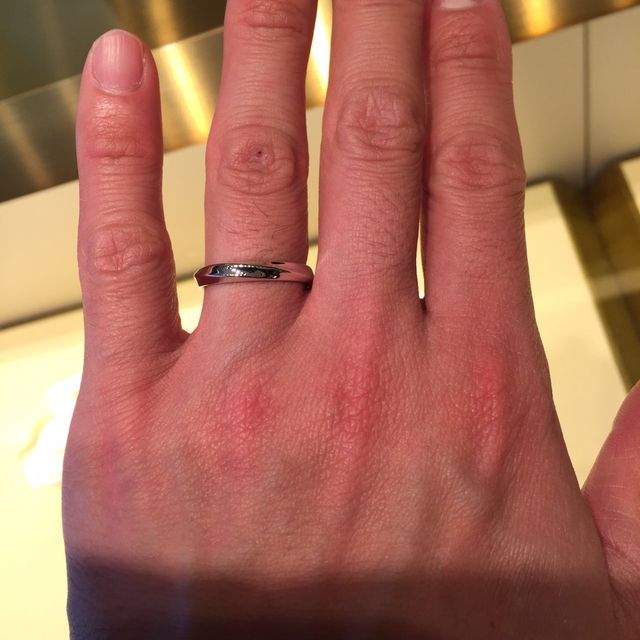 【ギンザタナカブライダル(GINZA TANAKA BRIDAL)の口コミ】 太めで存在感があり、ダイヤがとてもキラキラしていて素敵な指輪でした。
…