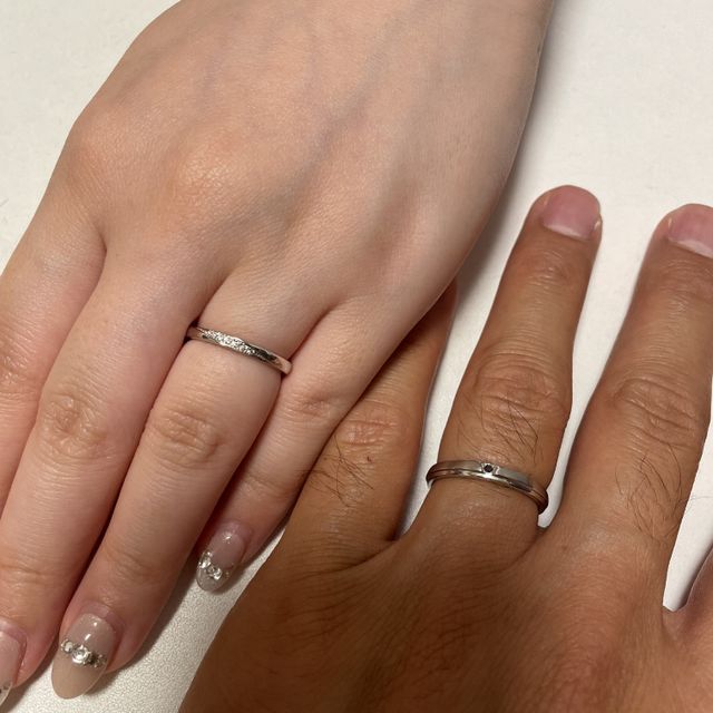 【エクセルコダイヤモンド(EXELCO DIAMOND)の口コミ】 指輪のデザインは三十代でも着けやすくシンプルな物を探していた所、シン…