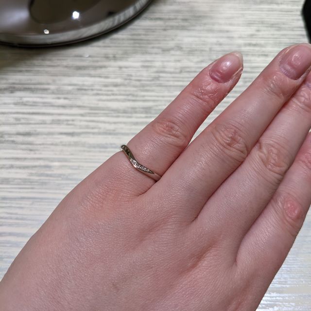 【TRECENTI(トレセンテ)の口コミ】 デザインが豊富でとても迷いましたが、角度や石の並びなどちょっとずつ違…