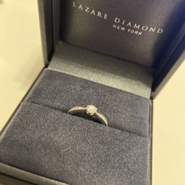【ラザール ダイヤモンド(LAZARE DIAMOND)の口コミ】 あまりギラギラしてしまう指輪は苦手だなーと思って色々なデザインの指輪…