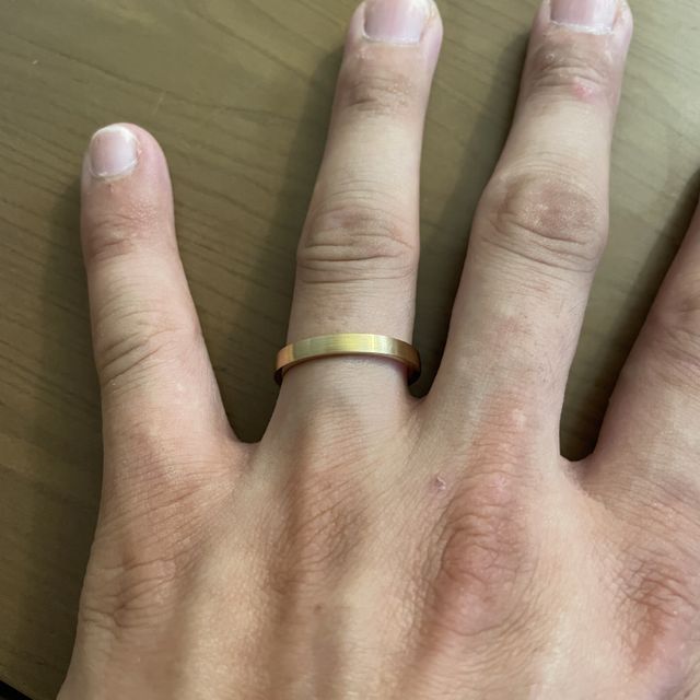 【ENUOVE(イノーヴェ)の口コミ】 お互いそこまで強いこだわりがない中、様々な指輪を拝見し、その中で何種…