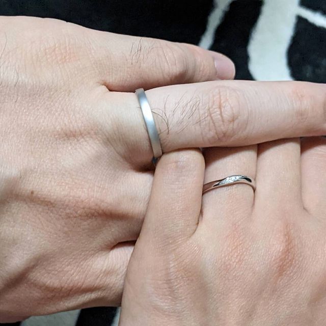 【銀座ダイヤモンドシライシの口コミ】 仕事中も指輪を着けたいので、あまりキラキラしすぎていないものを希望し…