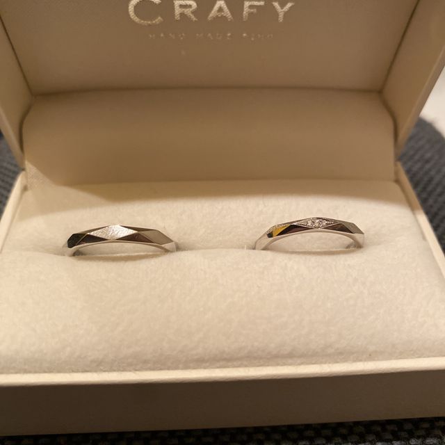 【CRAFY(クラフィ)の口コミ】 まず自分達のオリジナルの指輪がほしくて、手作りで作れるところで探しま…
