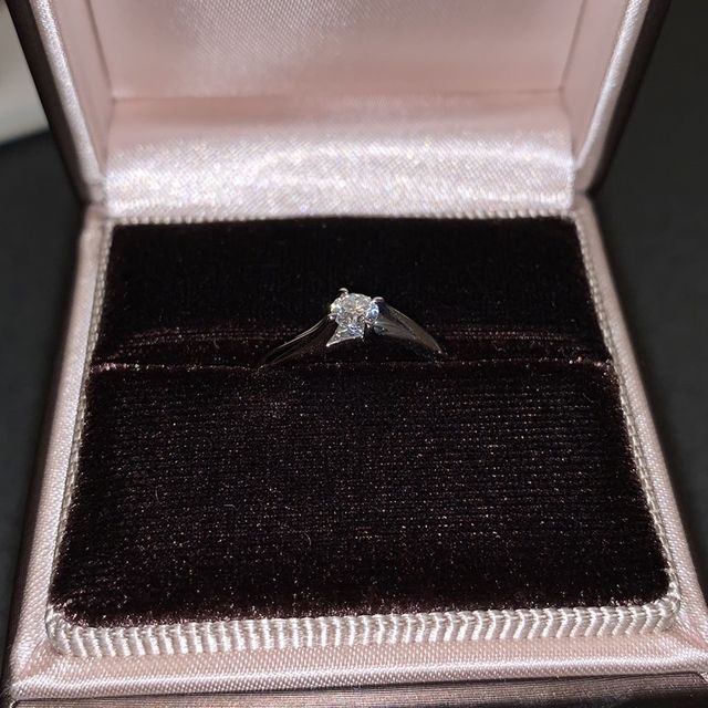 【アイプリモ(I-PRIMO)の口コミ】 シンプルで特別な時にも普段でも派手すぎずつけやすいデザインと、ダイア…