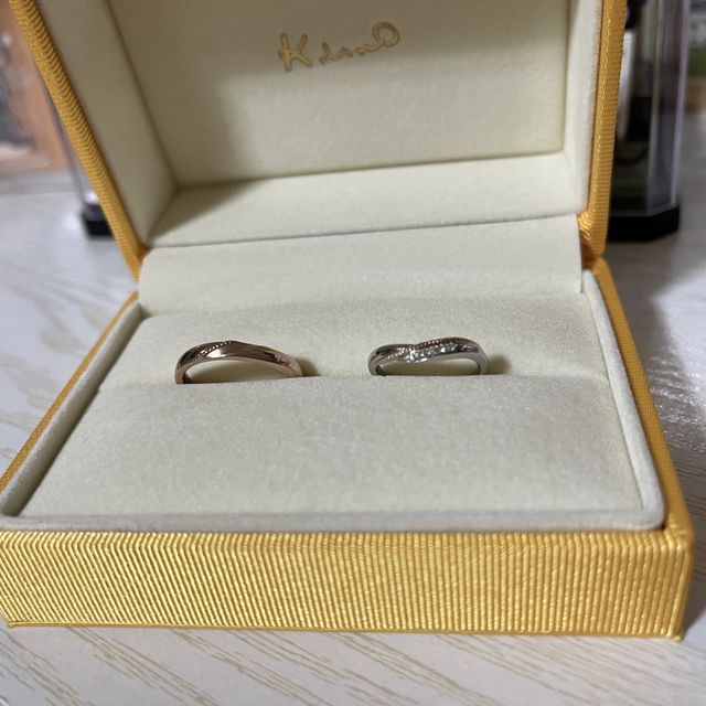 【ケイウノ ブライダル(K.UNO BRIDAL)の口コミ】 2人の指に合う形で、おそろい感を出したかったため、セミオーダーにしまし…