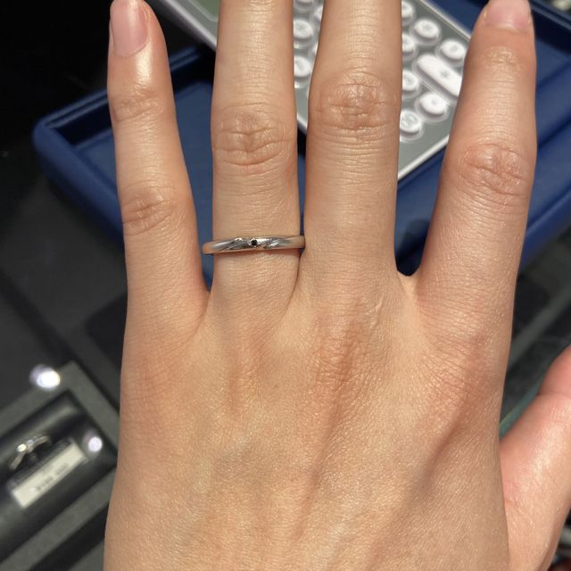 【エクセルコダイヤモンド(EXELCO DIAMOND)の口コミ】 指輪のデザインと着け心地がとてもよかったです！！デザインは斜めのライ…