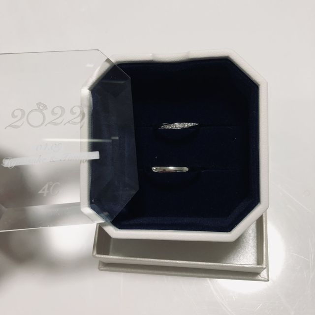 【4℃ BRIDAL(ヨンドシーブライダル)の口コミ】 シンプルなものを探していて、シンプルなデザインでダイヤが細かく多く入…