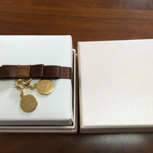 【アイプリモ(I-PRIMO)の口コミ】 似たようなデザインを幾つか着けてみて、何度も鏡で確認したり、夫に見て…