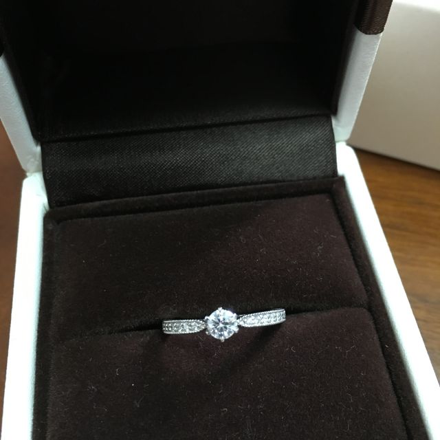 【アイプリモ(I-PRIMO)の口コミ】 似たようなデザインを幾つか着けてみて、何度も鏡で確認したり、夫に見て…