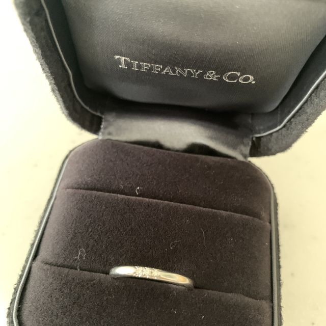 【ティファニー(Tiffany & Co.)の口コミ】 シンプルの中にダイヤ３つが入っていて女性らしく見えるところが良かった…