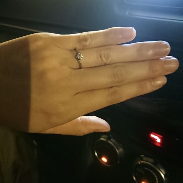 【俄(にわか)の口コミ】 まず指輪一つ一つに名前が付いているのが素敵だった。
お互いの誕生月が同…