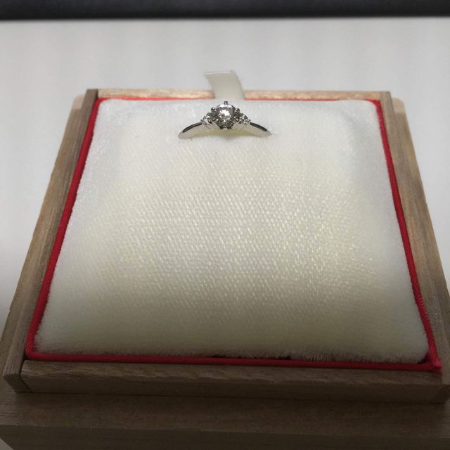 【GALA JEWELRY(ガラジュエリー)の口コミ】 ある程度の予算がある場合に、石の大きさで選ぶなら断然ガラでした。婚約…