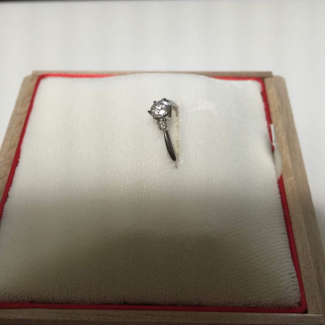 【GALA JEWELRY(ガラジュエリー)の口コミ】 ある程度の予算がある場合に、石の大きさで選ぶなら断然ガラでした。婚約…