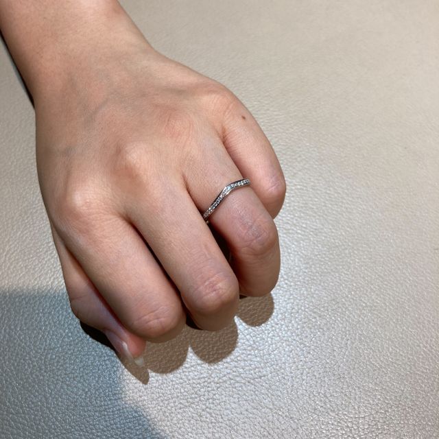 【カルティエ(Cartier)の口コミ】 元々はシンプルなものが良いと思っていましたが、ハーフエタニティのリン…