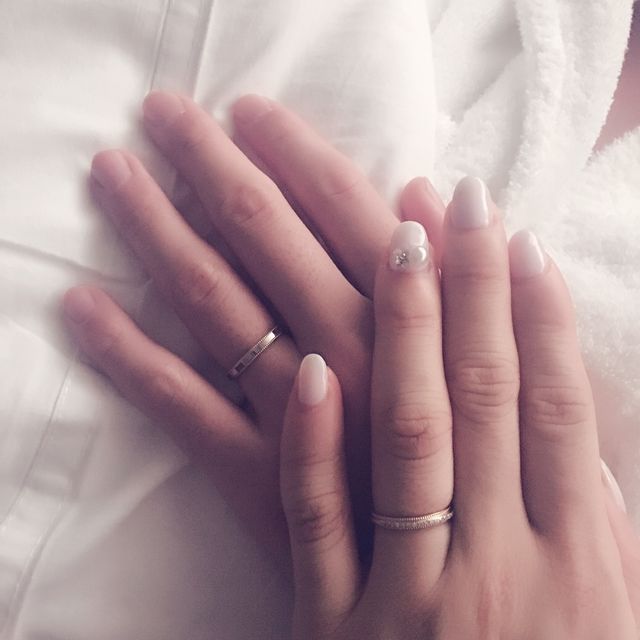 【バーニーズニューヨーク(BARNEYS NEW YORK)の口コミ】 デザインがゴールドとシルバーで半分にダイヤが付いているところがすごく…