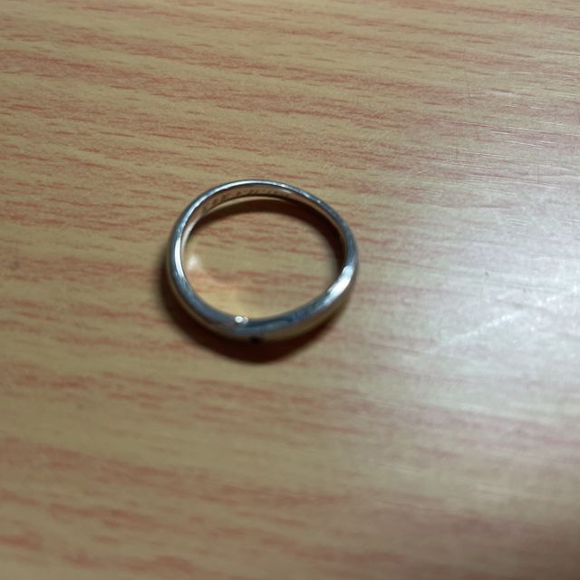 【エクセルコダイヤモンド(EXELCO DIAMOND)の口コミ】 なんといっても手に馴染むデザイン。沢山の種類の指輪を試したが指を曲げ…