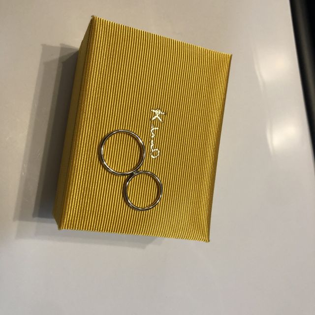 【ケイウノ ブライダル(K.UNO BRIDAL)の口コミ】 材質はプラチナで探していました。最初はダイヤが付いてるもので探してい…