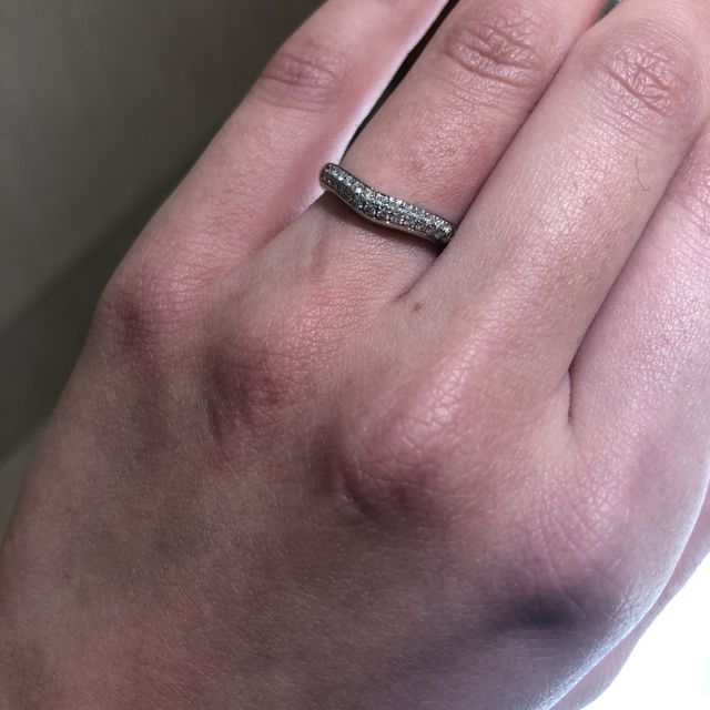 【ブルガリ(BVLGARI)の口コミ】 ダイヤの輝きが非常に美しく、着けた瞬間指輪華やかに見せてくれます。少…