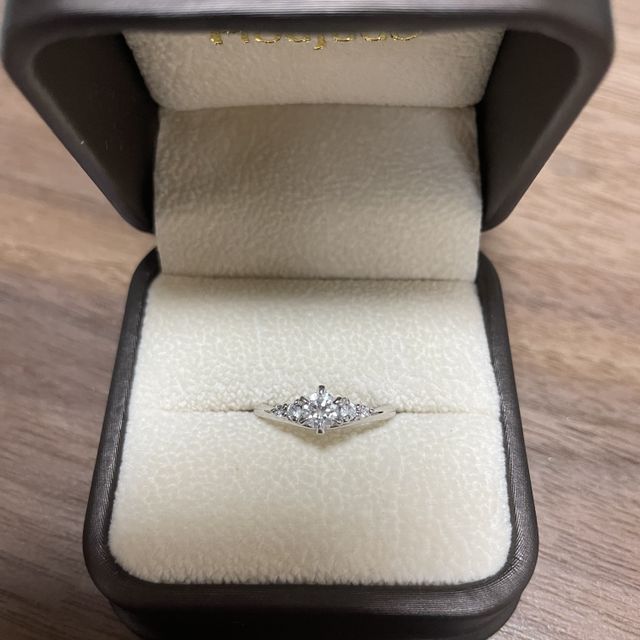 【宝寿堂(ほうじゅどう)の口コミ】 自分の手の形にはVラインが合うと教えていただき、Vラインのものを中心に…