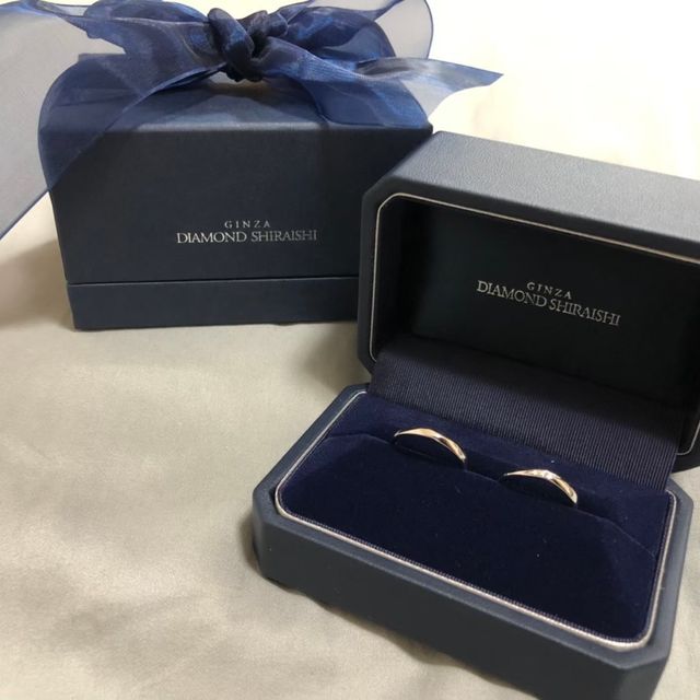 【銀座ダイヤモンドシライシの口コミ】 彼がくれた婚約指輪に合うものを探しました。
いろんなブランドの指輪と重…
