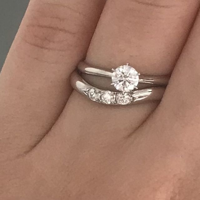 【和光ブライダルブティックギンザの口コミ】 似たタイプの指輪を他店でも見ていましたが、こちらのダイヤモンドは大き…