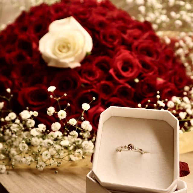 【ひなの口コミ】 2人で初めて指輪を見に行き、たくさんお話を聞いた上で、シンプルなデザイ…