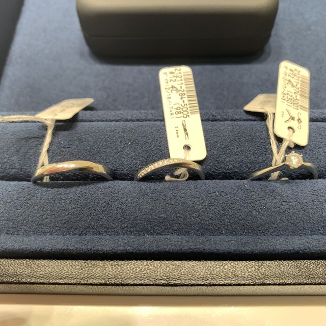 【4℃ BRIDAL(ヨンドシーブライダル)の口コミ】 セットリングを検討していました。
さまざまなお店に行きましたが、ヨンド…