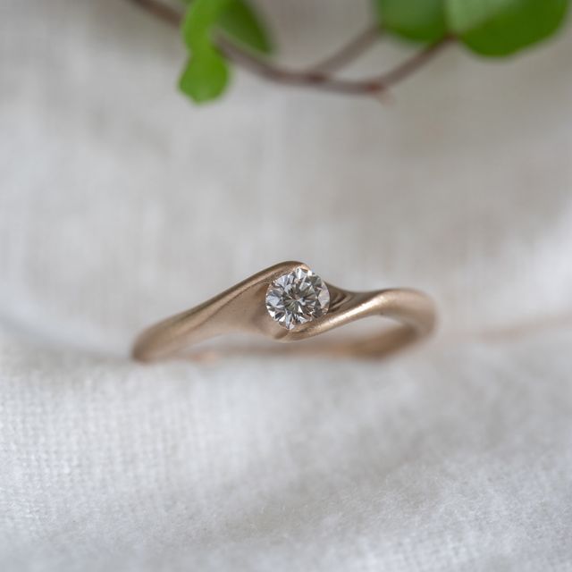 【Cayof(カヨフ)の口コミ】 彼に相談して母の婚約指輪のダイヤを受け継ぎ、自分の婚約指輪としてリメ…