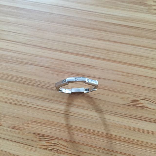 【グッチ(GUCCI)の口コミ】 周りの人とかぶりにくいデザインを探していて、ネットや雑誌で指輪につい…