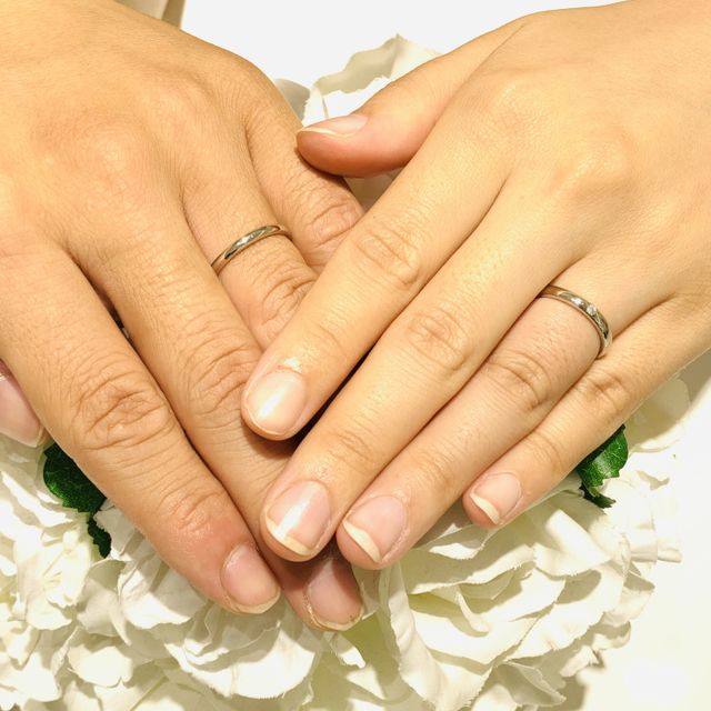 【4℃ BRIDAL(ヨンドシーブライダル)の口コミ】 指輪のデザインは永く付けるためシンプルなのを探しておりました。そこで…