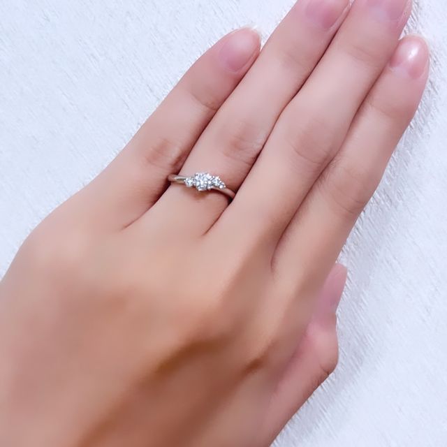 【銀座ダイヤモンドシライシの口コミ】 水掻きがしっかりある私の指にフィットするウェーブライン、流れるような…